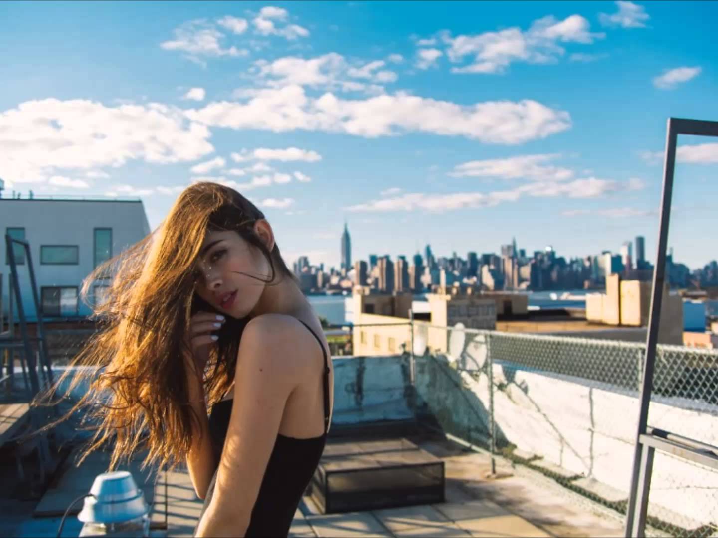 new music // Clara La San : "Feel Good" .